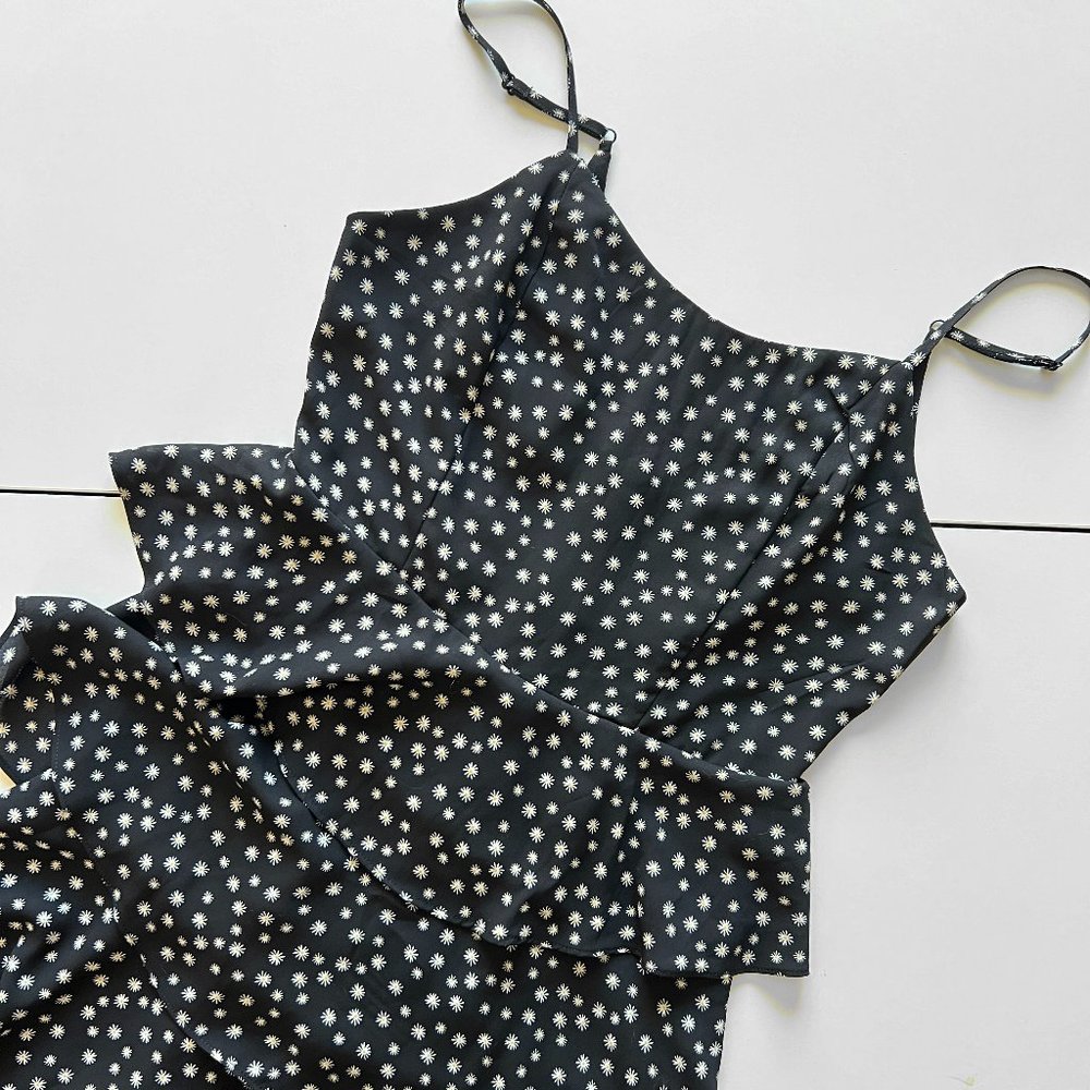 Forever 21 Daisy Flounce Mini Dress Size Small NWT